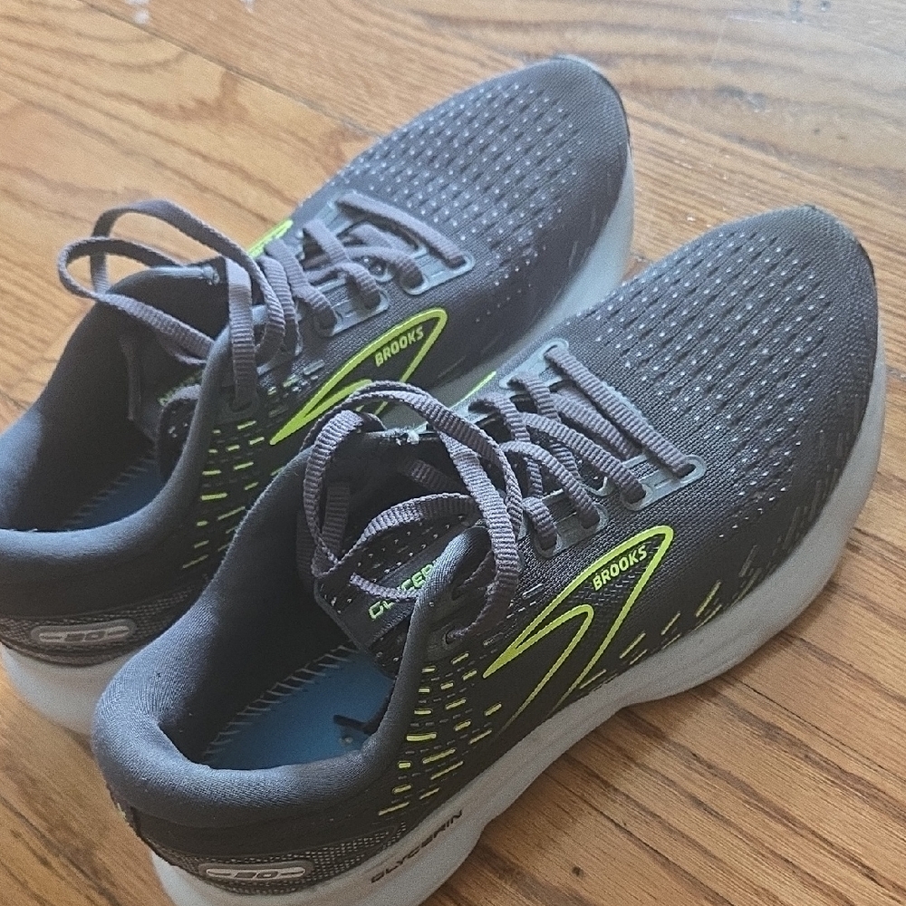 Brooks Woman's Black and Green Athletic Shoes